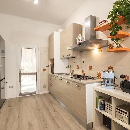 Amazhome - Casa A Due Passi Dal Mare Con Giardino Apartamento